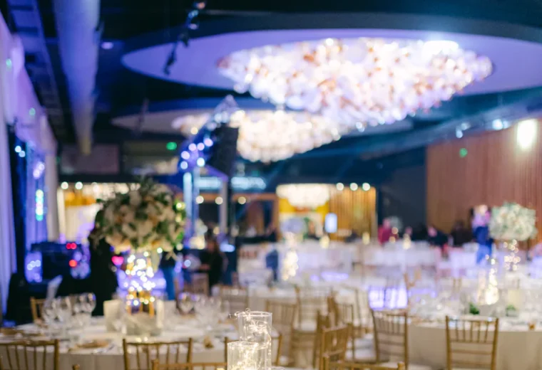Head table, sixteen covers