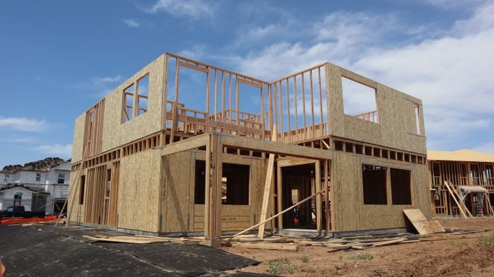 How long does it take to build a custom home in Illinois?