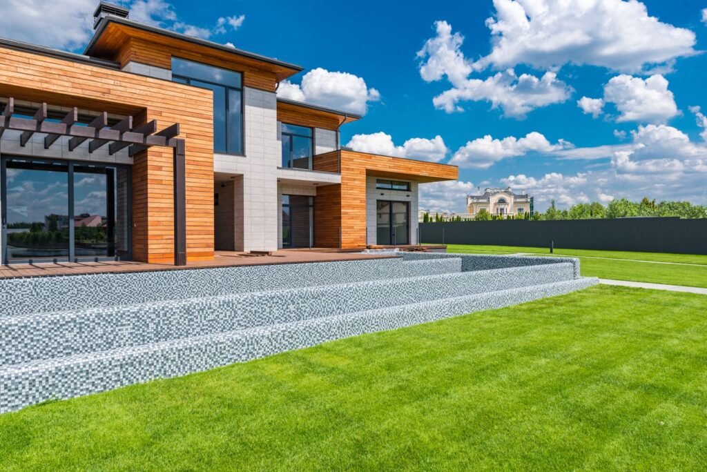 Glass Courtyard Villa with full-height glazing