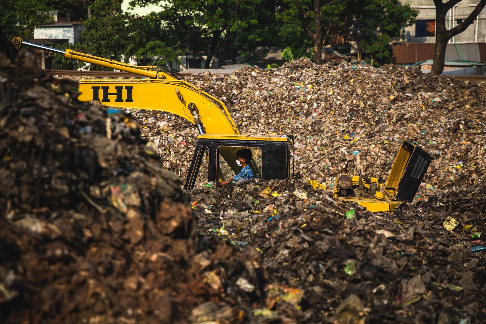 Sorting mixed waste at a transfer site