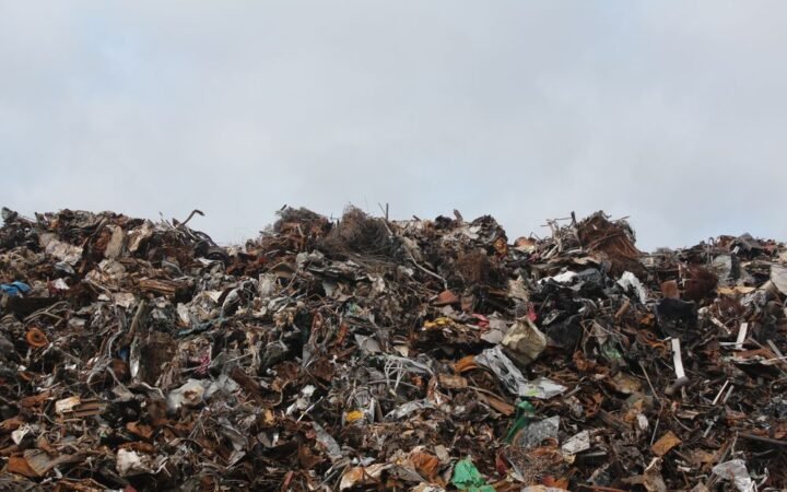 Renovation debris: what a builder can leave and what they cannot