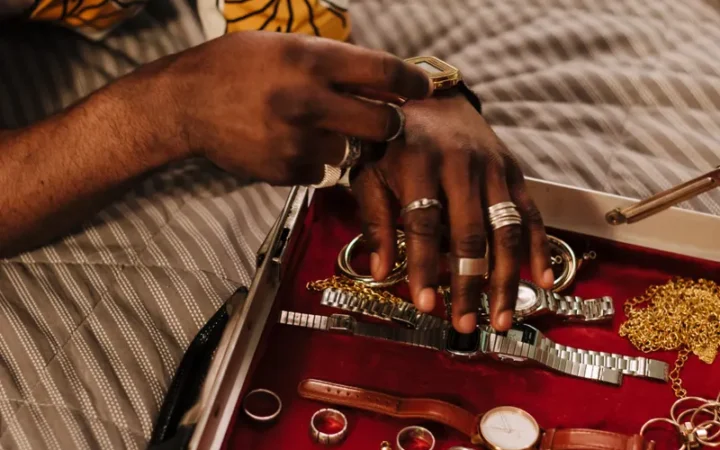 What a watch is really worth without its box and papers