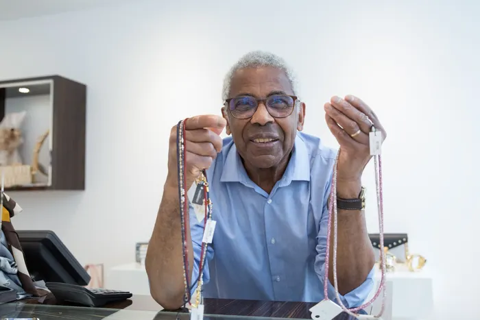 Appraiser showing a customer a gold chain