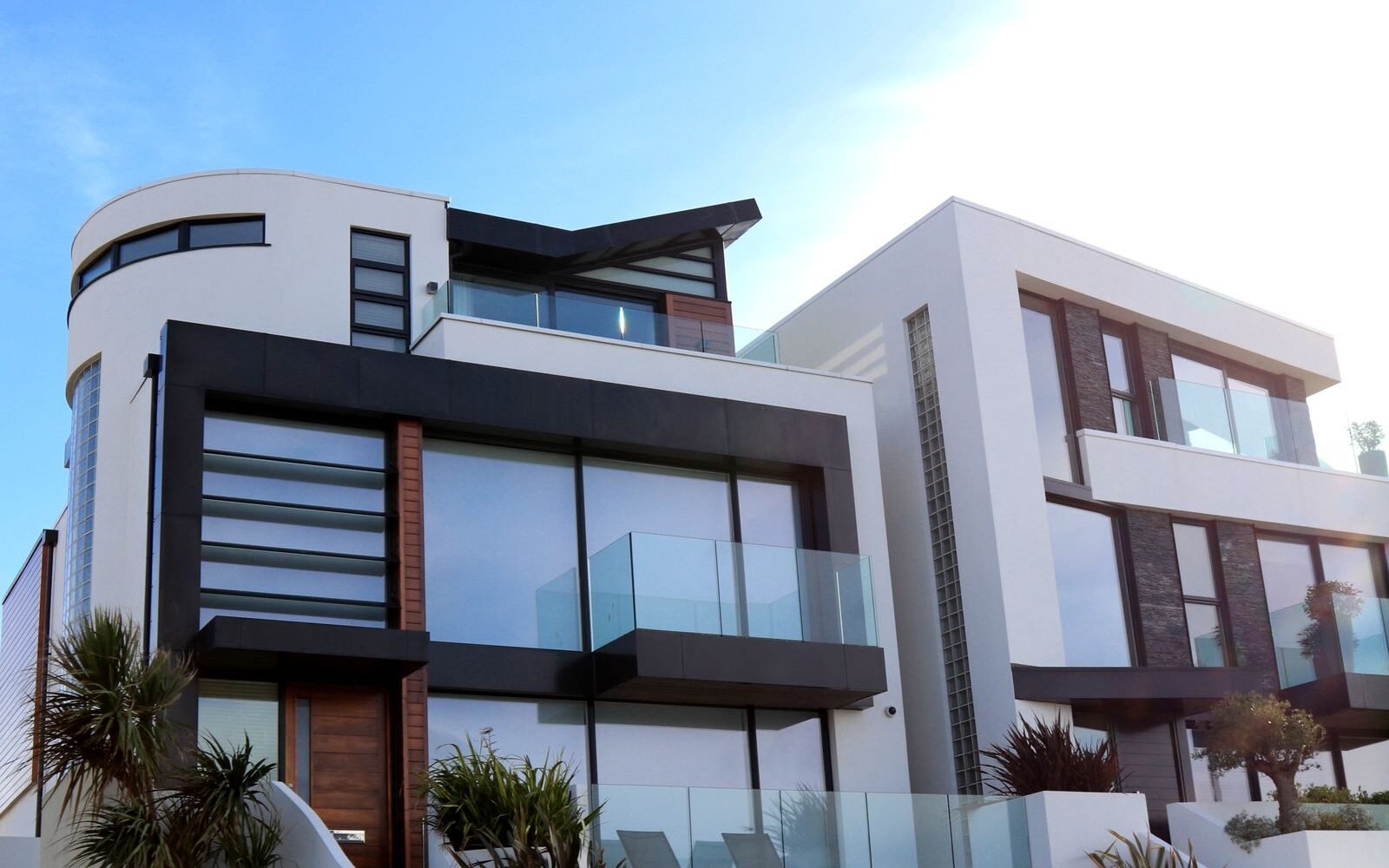 White contemporary villa with a swimming pool